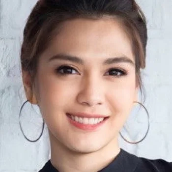 วรกาญจน์ โรจนวัชร