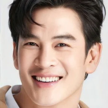 ชาคริต แย้มนาม