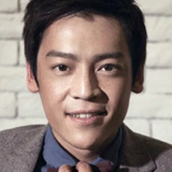 王杍逸