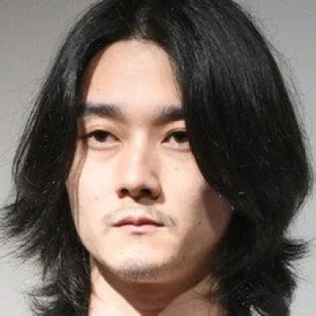 栁俊太郎