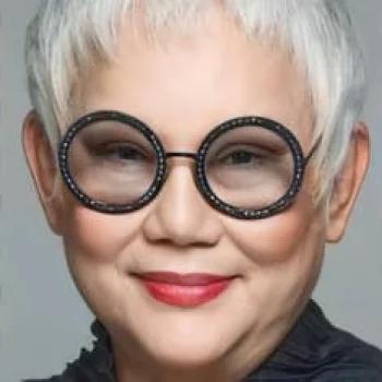 ภัทราวดี มีชูธน