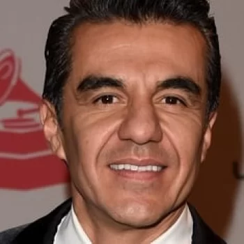 Adrián Uribe