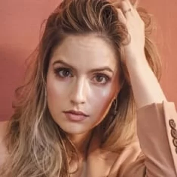 Asta Paredes