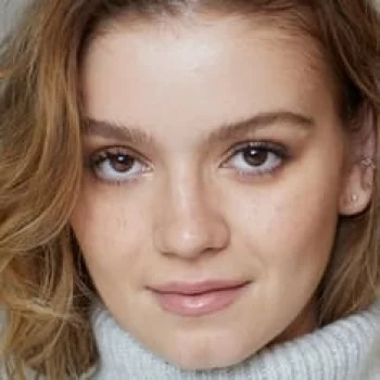 Bella DeLong
