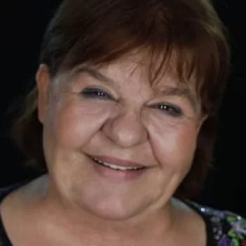 Defne Yalnız