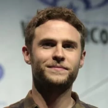 Iain De Caestecker