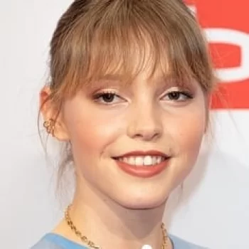 Lina Larissa Strahl