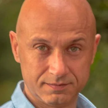 Suat Güzey