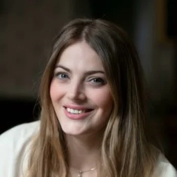 Tuva B Larsen